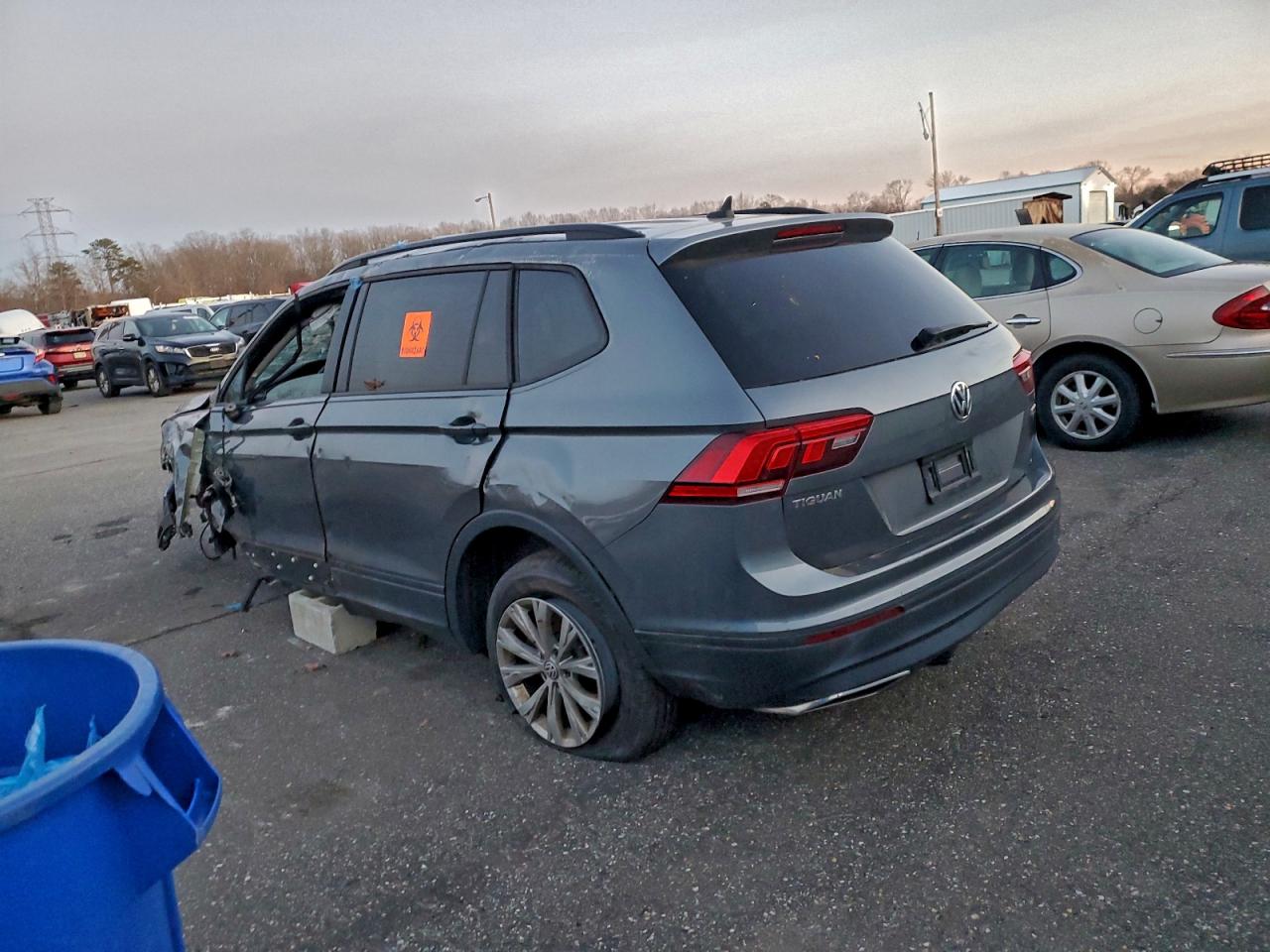 2020 VOLKSWAGEN TIGUAN S photo 2