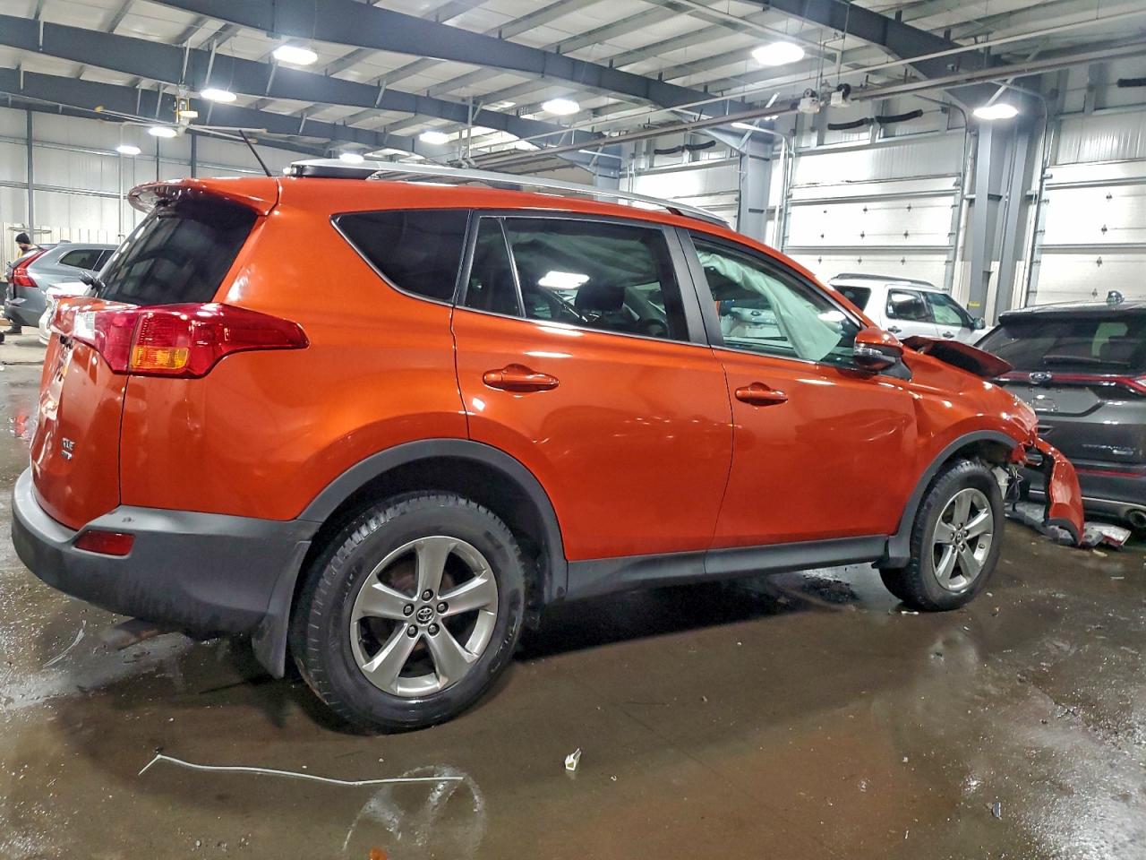 2015 TOYOTA RAV4 XLE photo 5