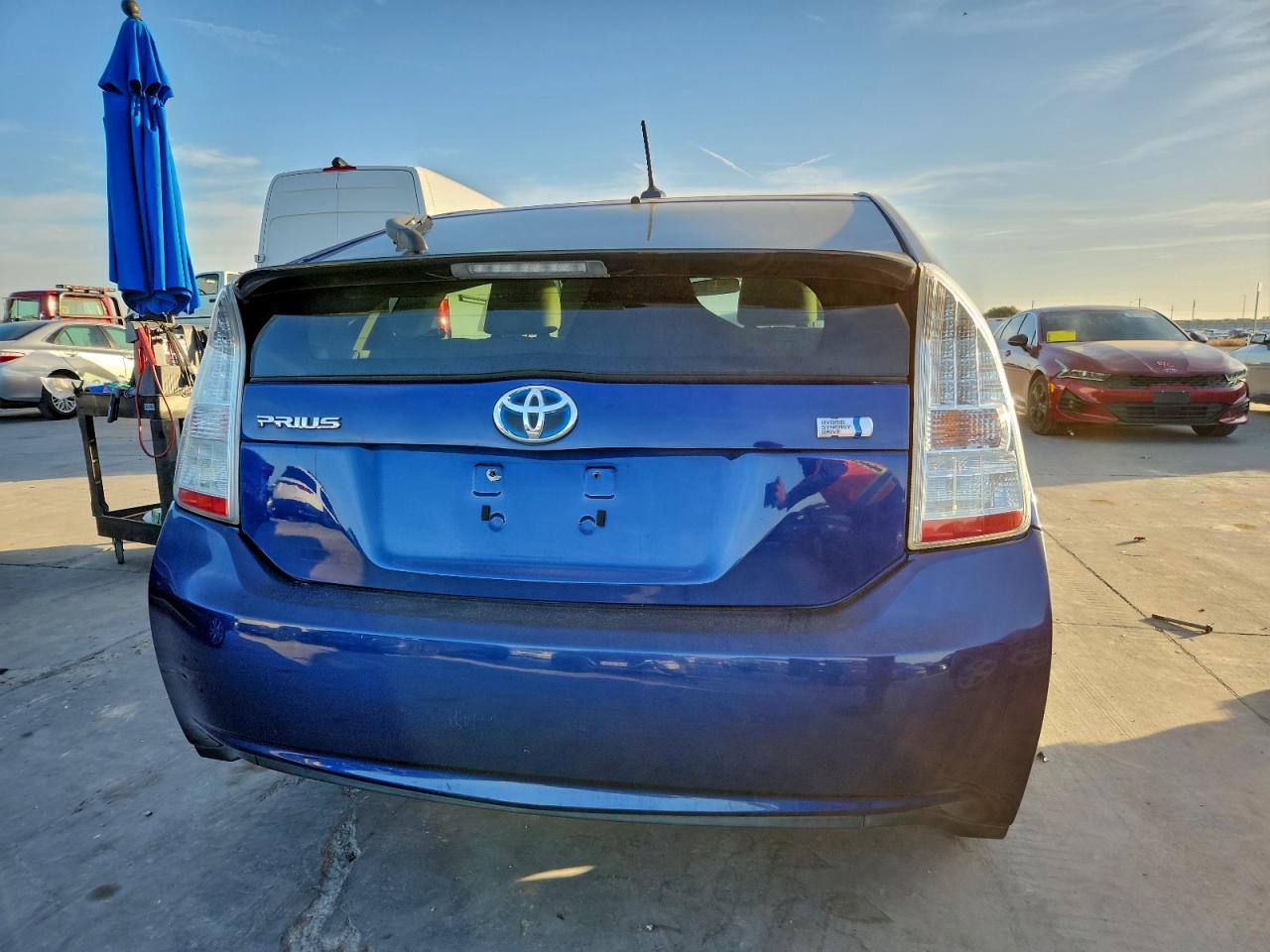 2011 TOYOTA PRIUS photo 16