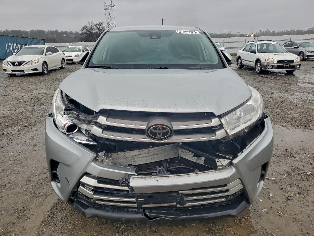 2018 TOYOTA HIGHLANDER LE photo 5