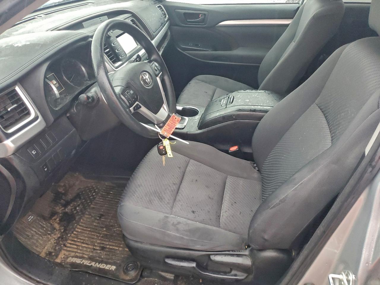 2018 TOYOTA HIGHLANDER LE photo 7