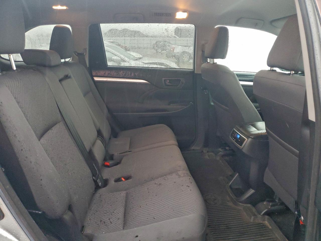 2018 TOYOTA HIGHLANDER LE photo 11