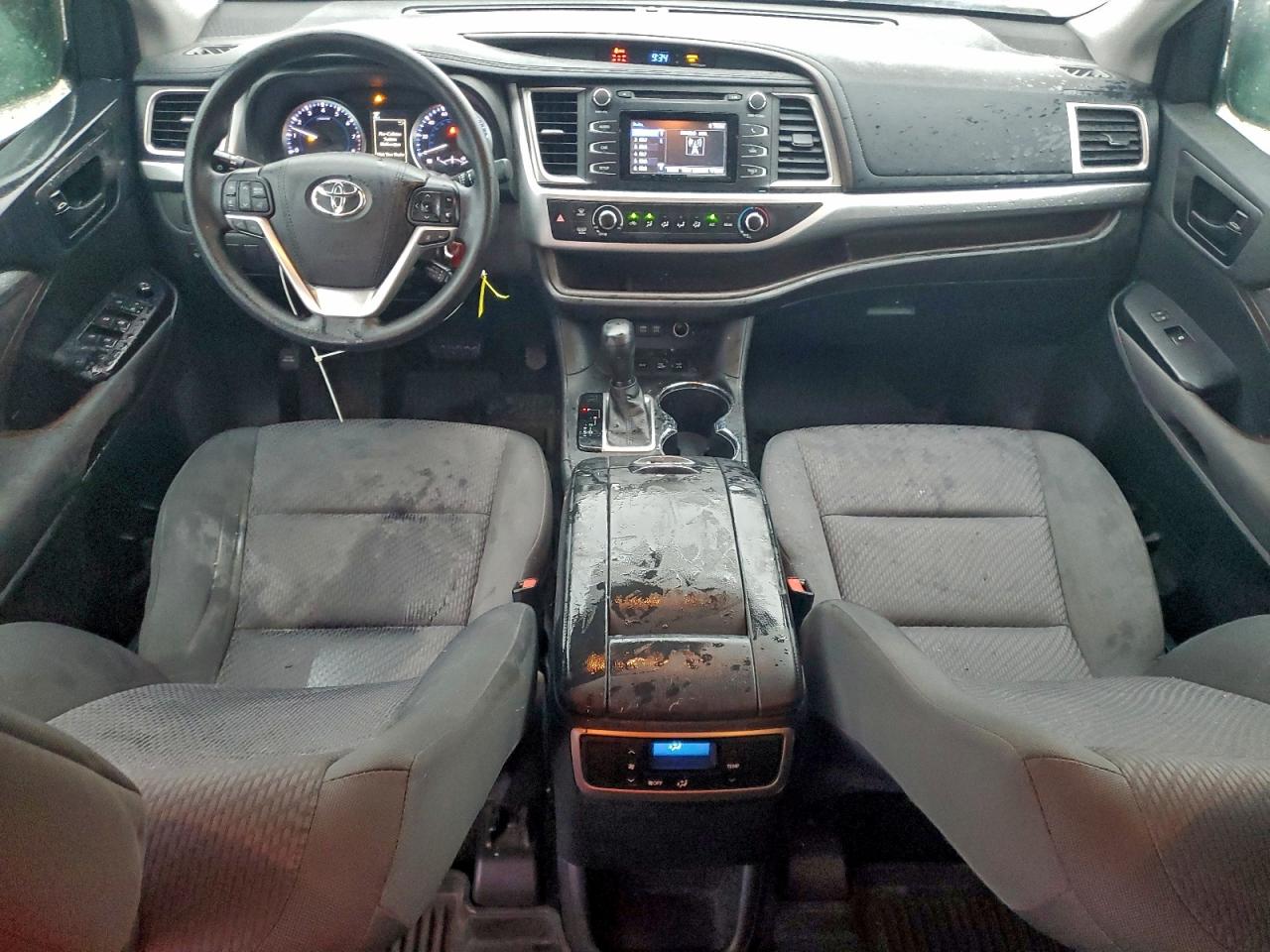 2018 TOYOTA HIGHLANDER LE photo 8
