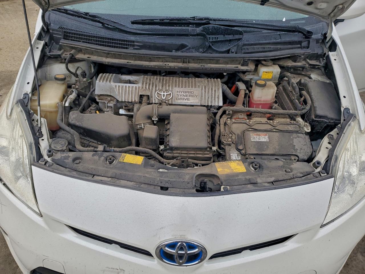 2014 TOYOTA PRIUS photo 11