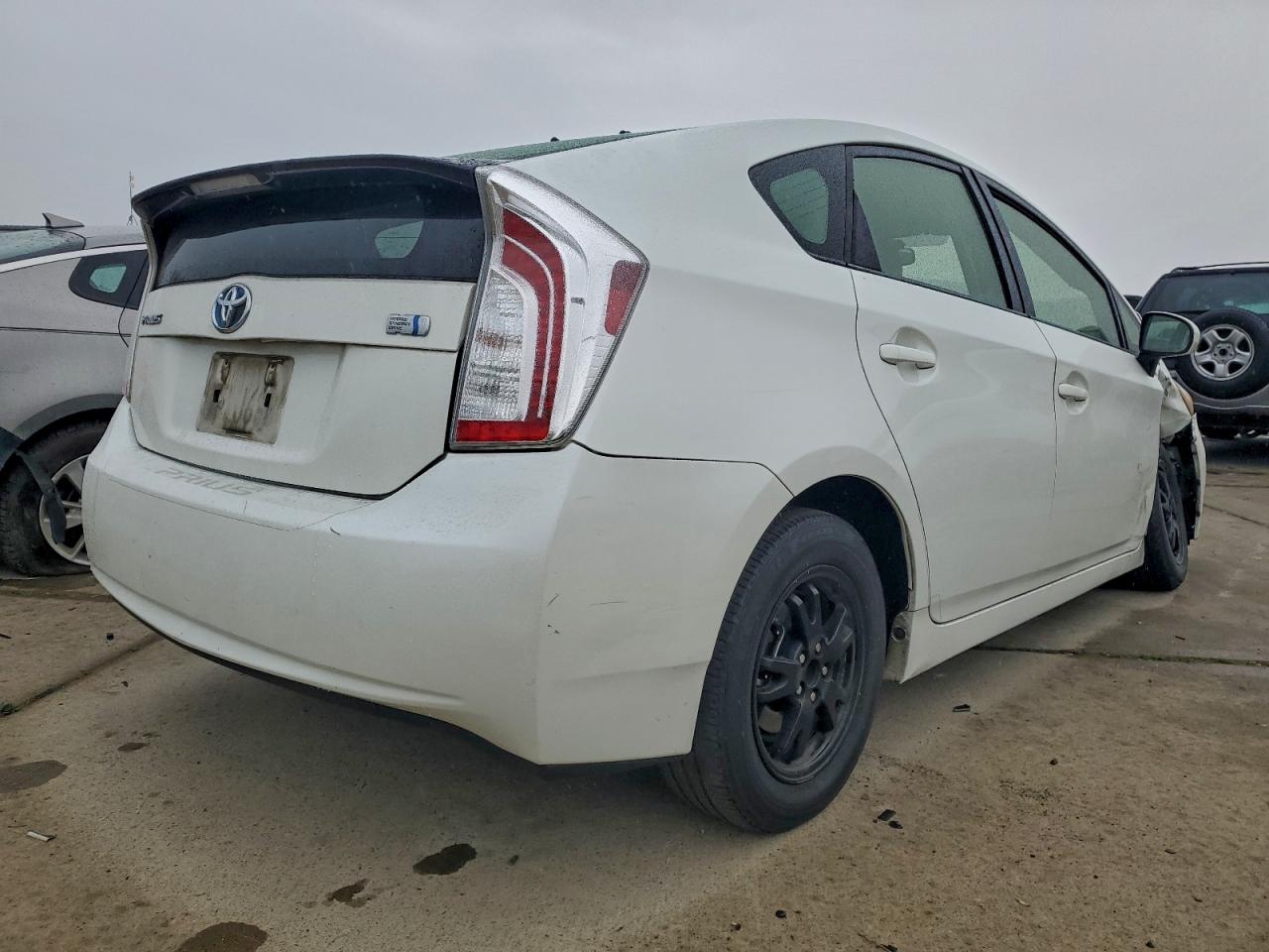2014 TOYOTA PRIUS photo 3