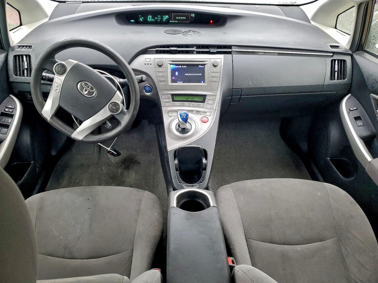 2014 TOYOTA PRIUS photo 8