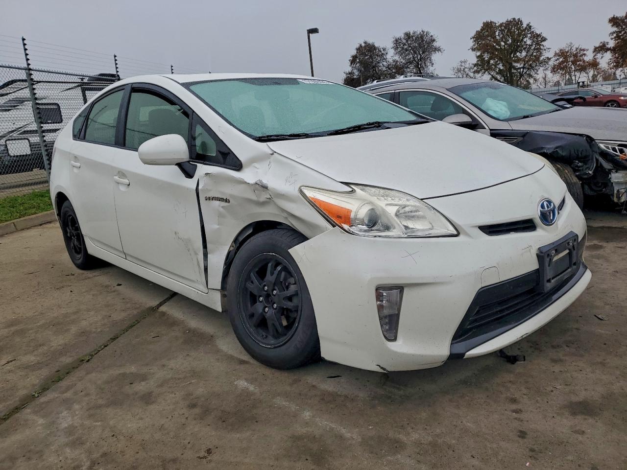 2014 TOYOTA PRIUS photo 4