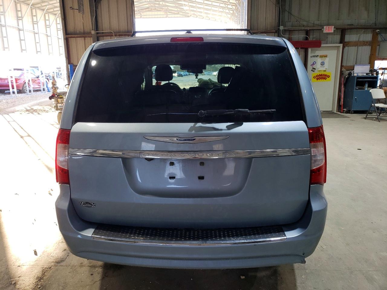 2013 CHRYSLER TOWN & COUNTRY TOURING photo 6