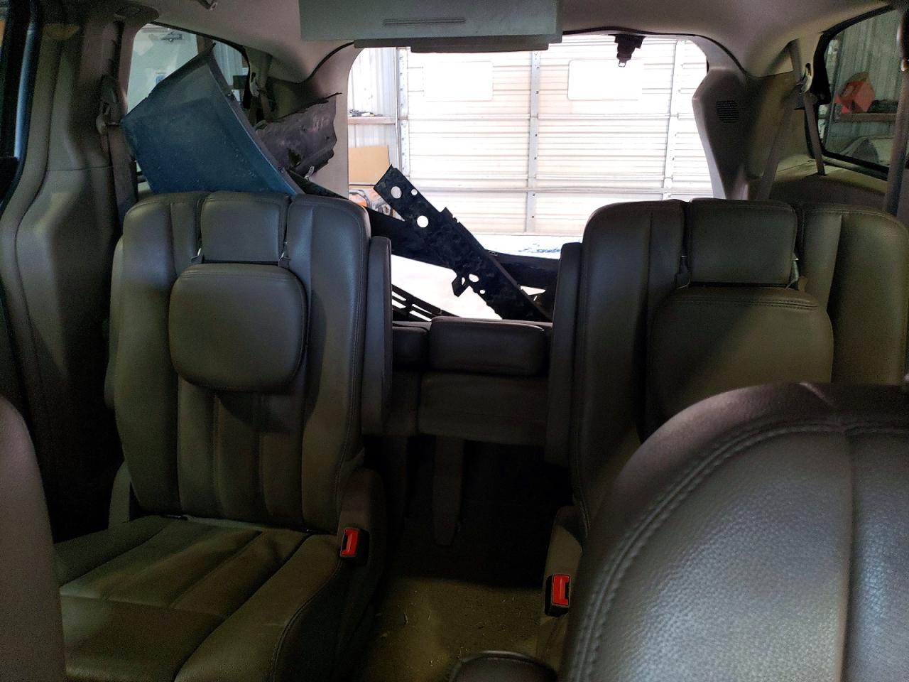 2013 CHRYSLER TOWN & COUNTRY TOURING photo 10