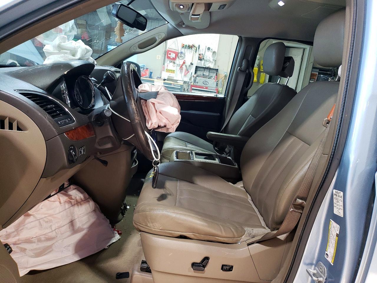 2013 CHRYSLER TOWN & COUNTRY TOURING photo 7