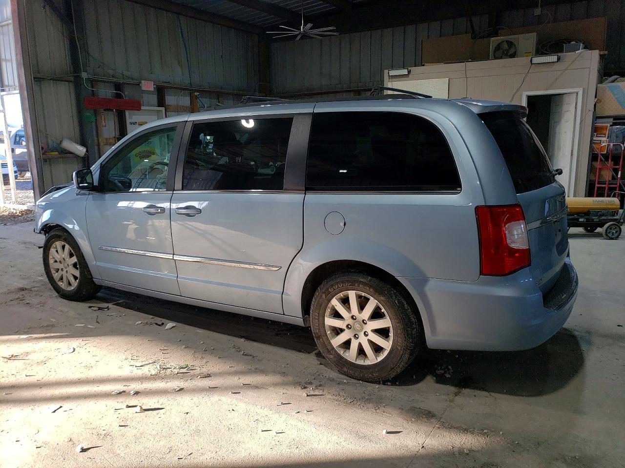 2013 CHRYSLER TOWN & COUNTRY TOURING photo 2