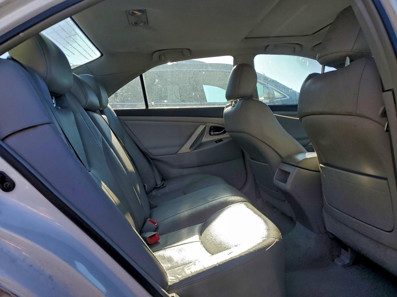 2011 TOYOTA CAMRY BASE photo 19
