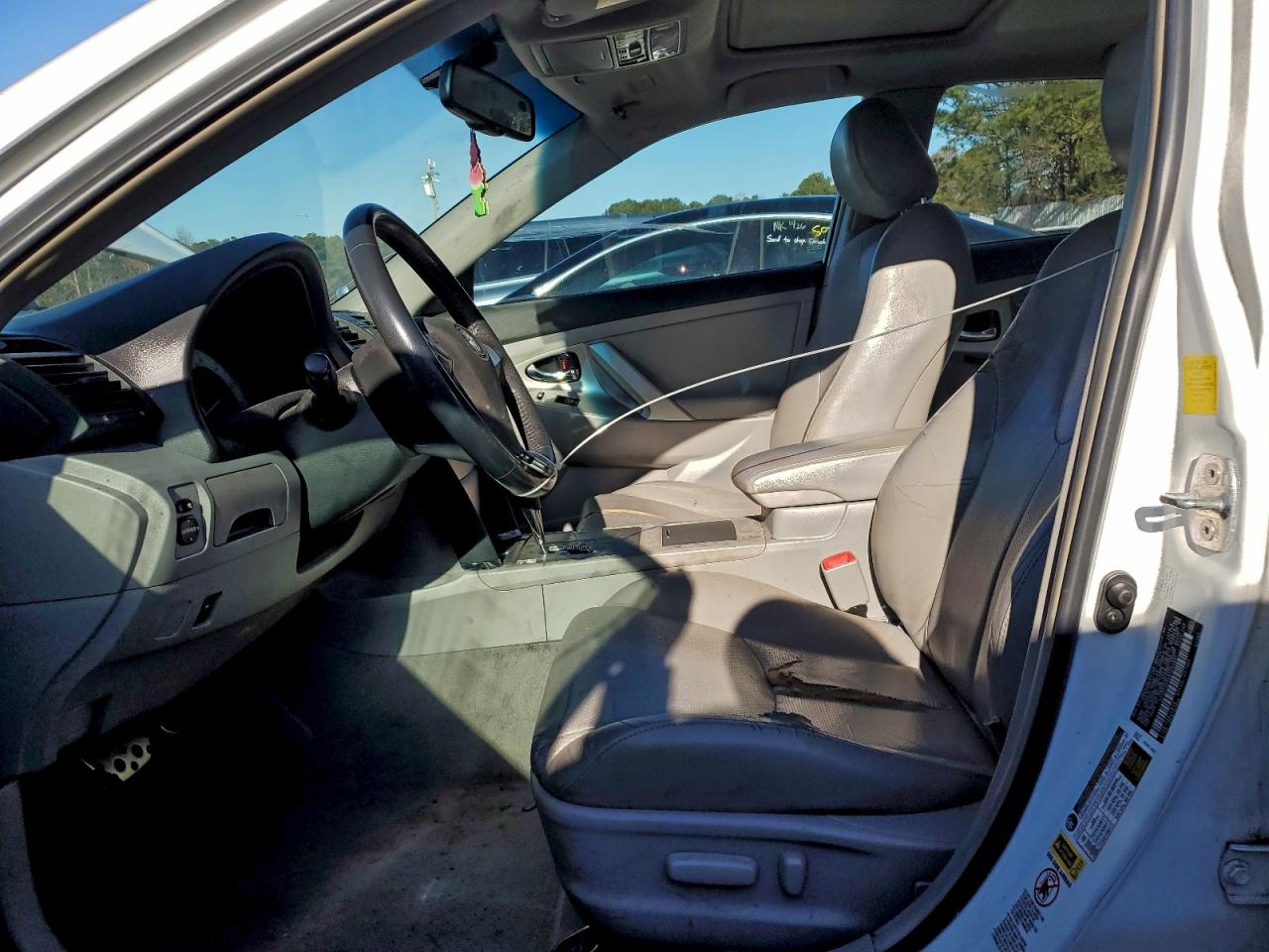 2011 TOYOTA CAMRY BASE photo 13