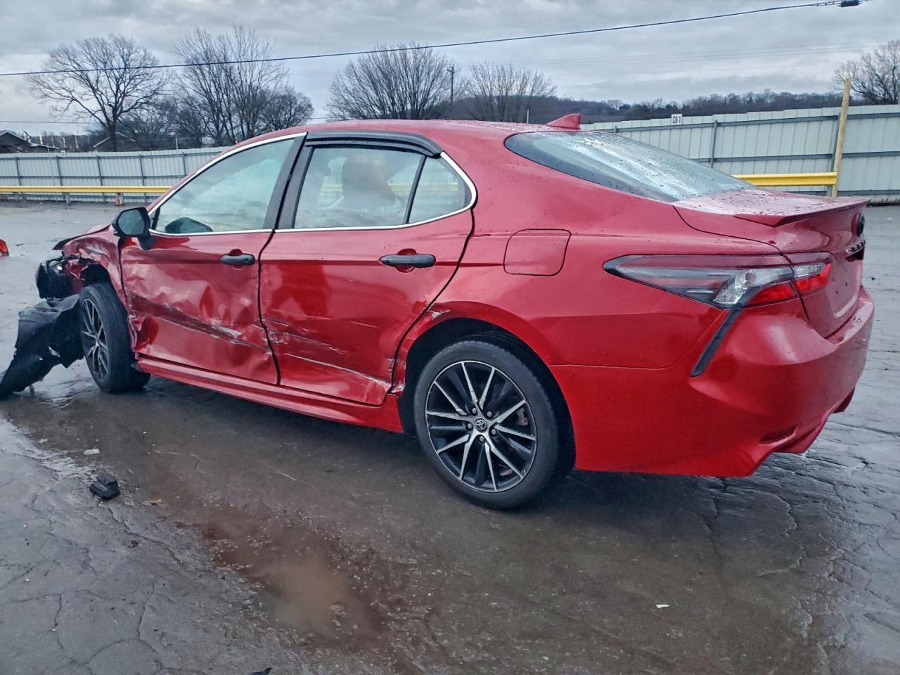 2021 TOYOTA CAMRY SE photo 2