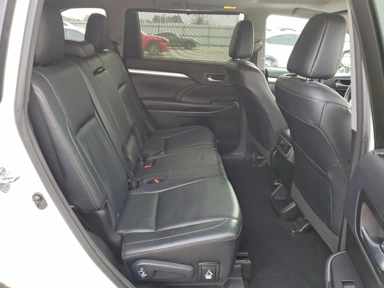 2016 TOYOTA HIGHLANDER XLE photo 11