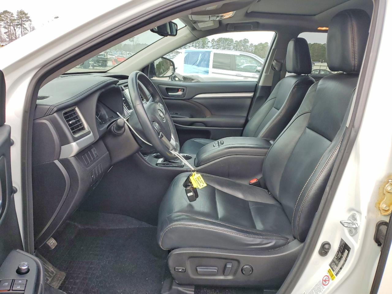 2016 TOYOTA HIGHLANDER XLE photo 7