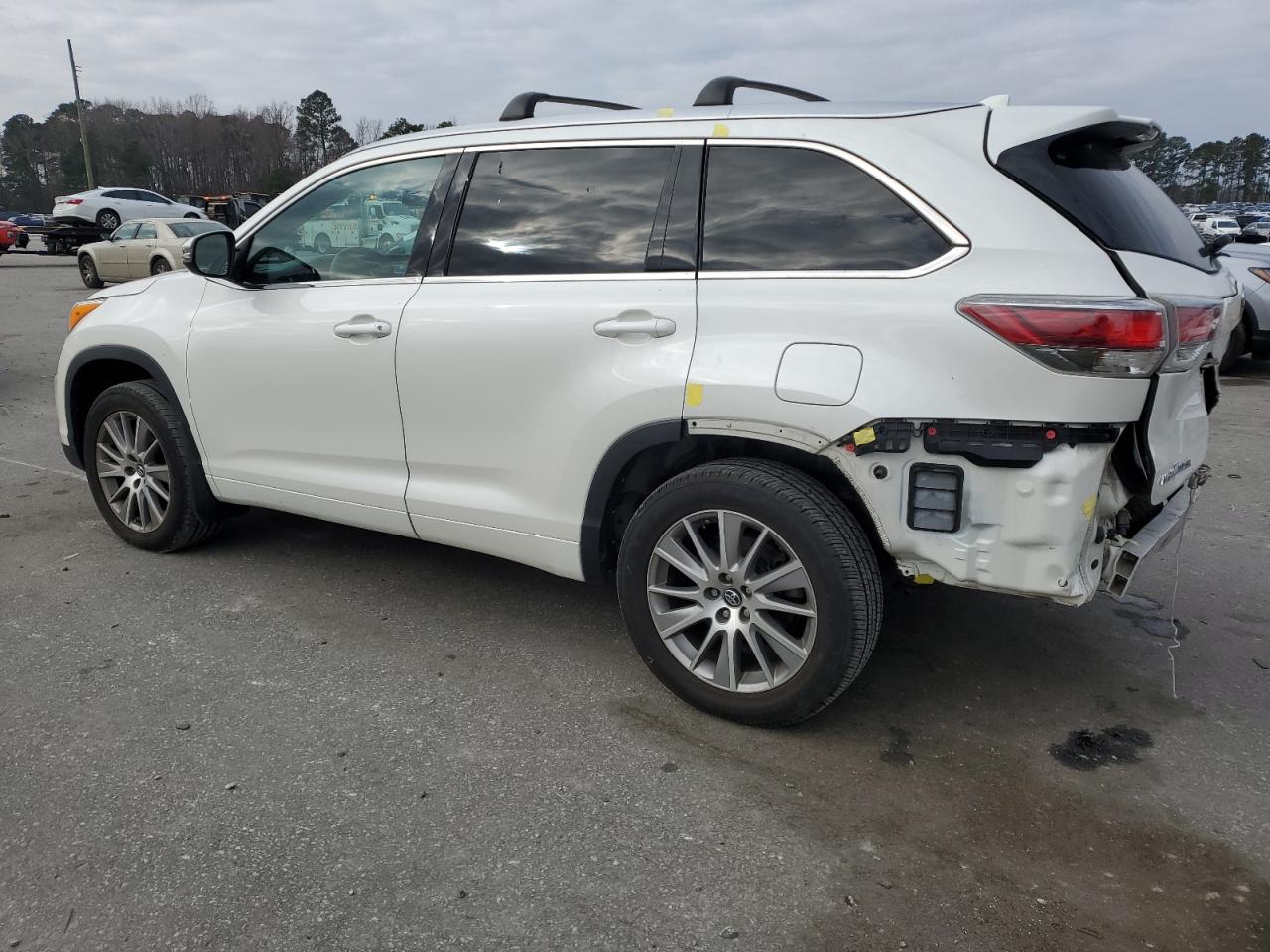 2016 TOYOTA HIGHLANDER XLE photo 2