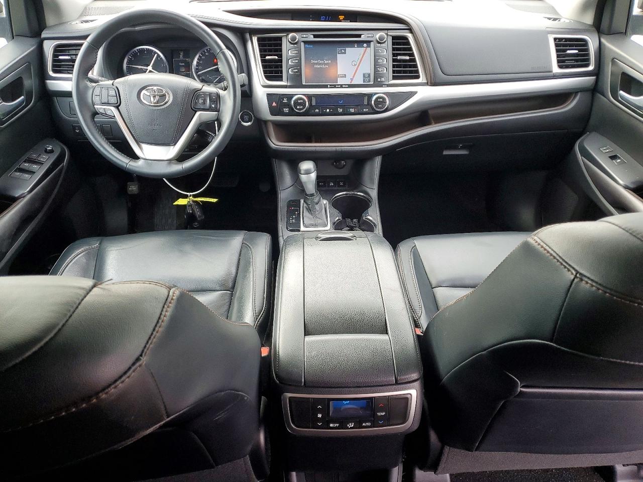 2016 TOYOTA HIGHLANDER XLE photo 8