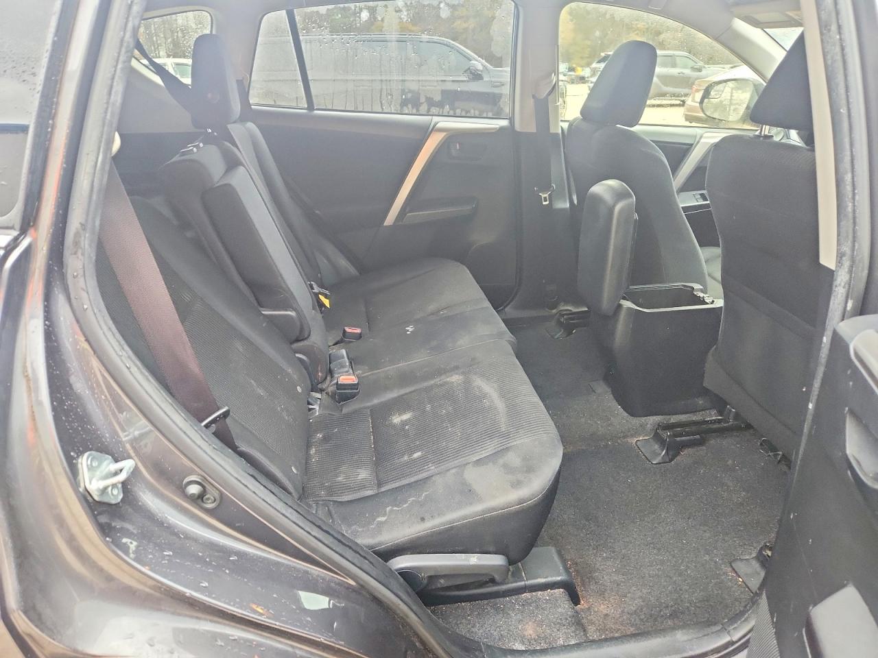 2018 TOYOTA RAV4 LE photo 10