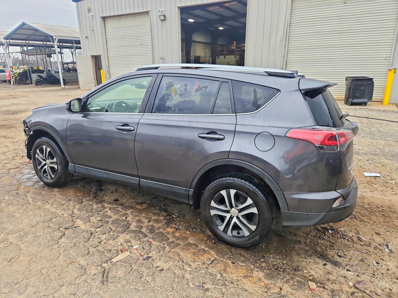 2018 TOYOTA RAV4 LE photo 2