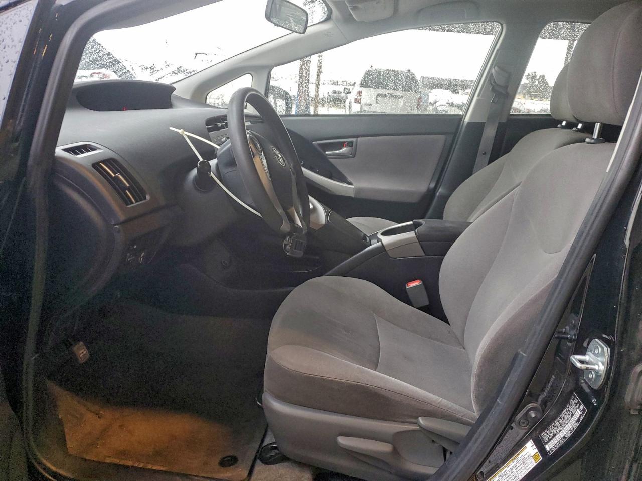 2015 TOYOTA PRIUS photo 7