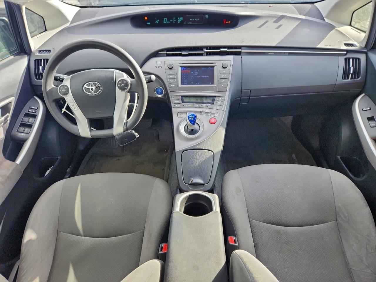 2015 TOYOTA PRIUS photo 8