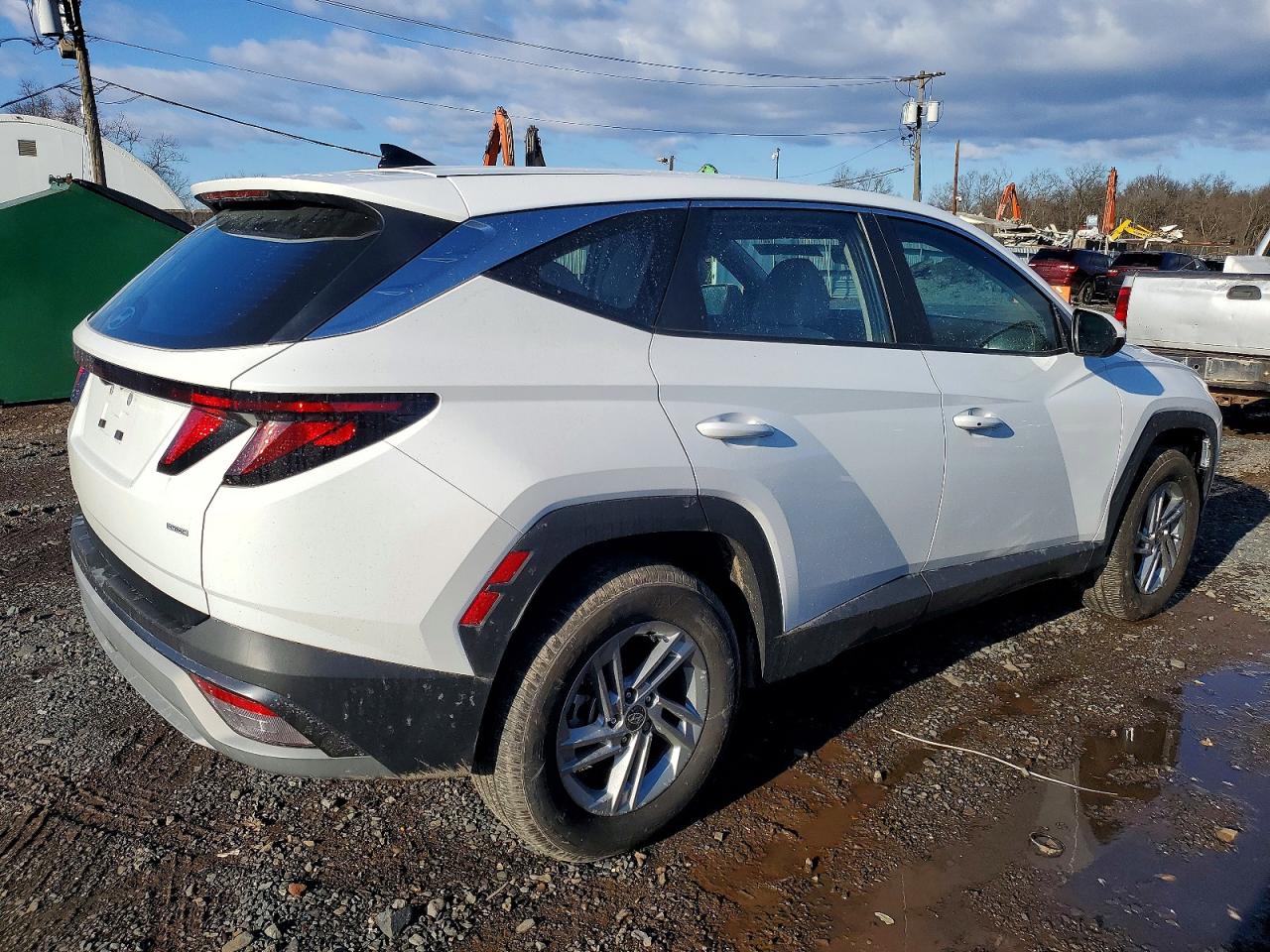 2025 HYUNDAI TUCSON SE photo 3
