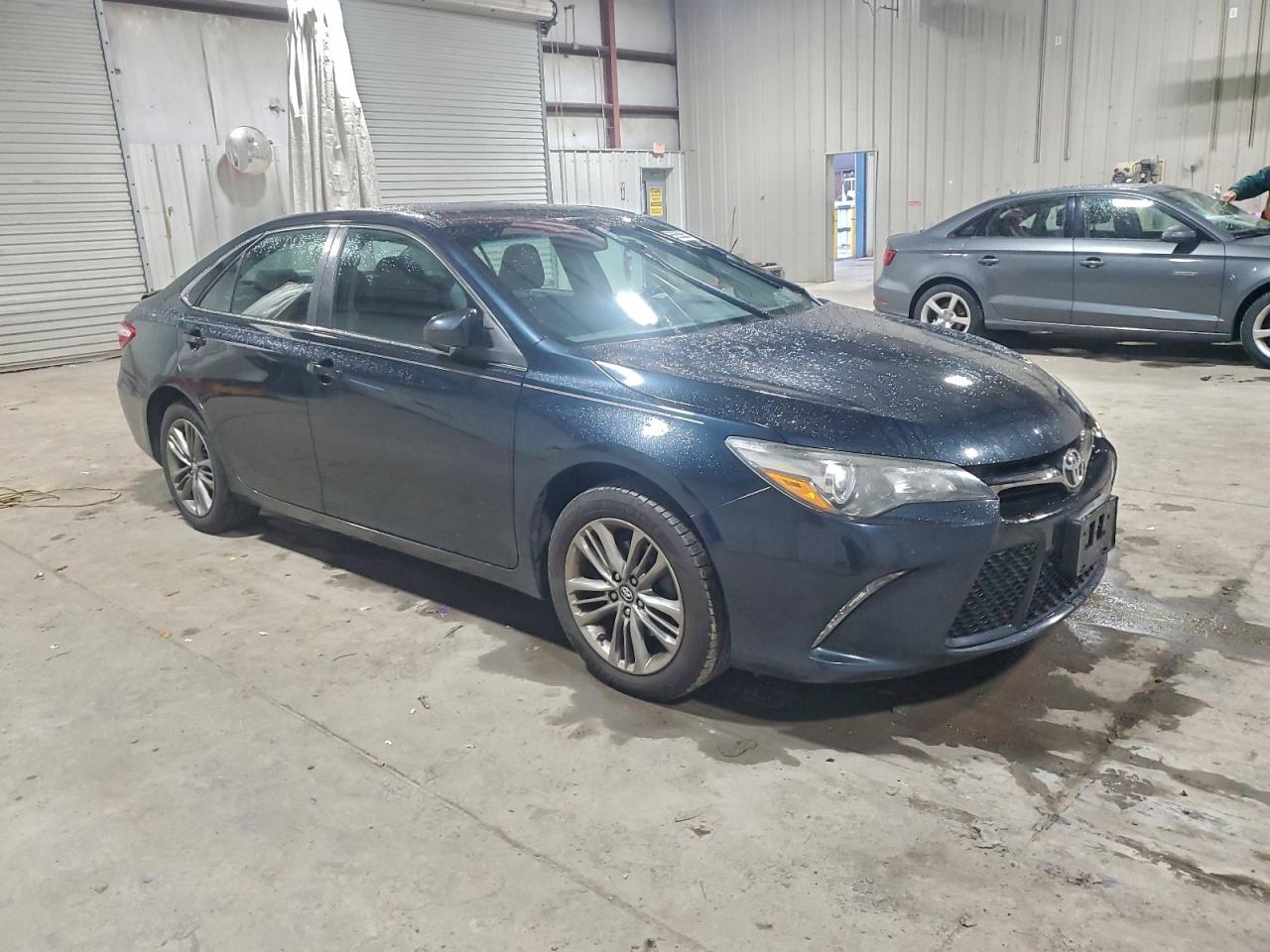 2016 TOYOTA CAMRY LE photo 4