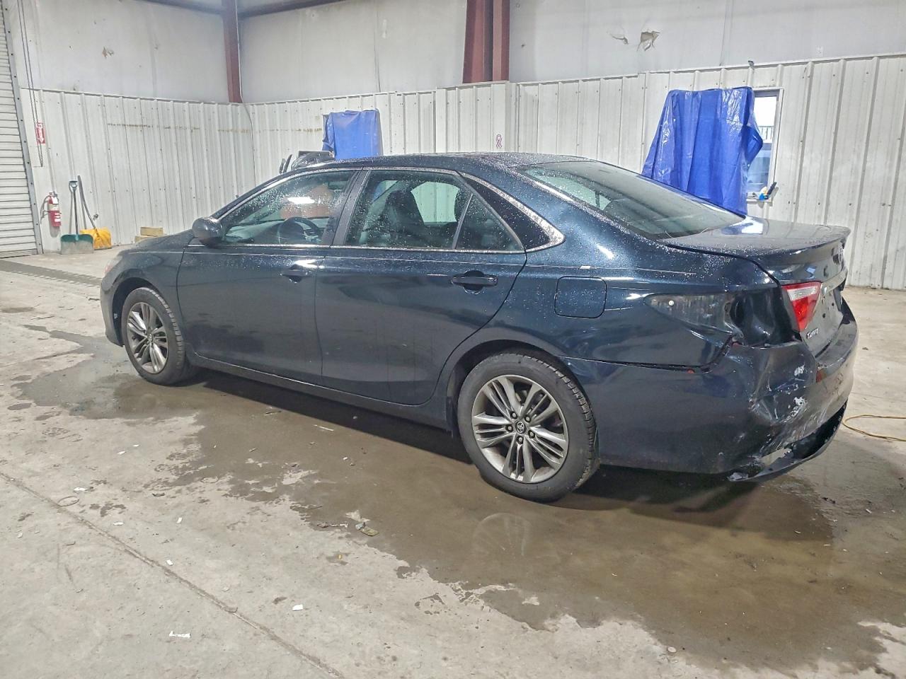 2016 TOYOTA CAMRY LE photo 2