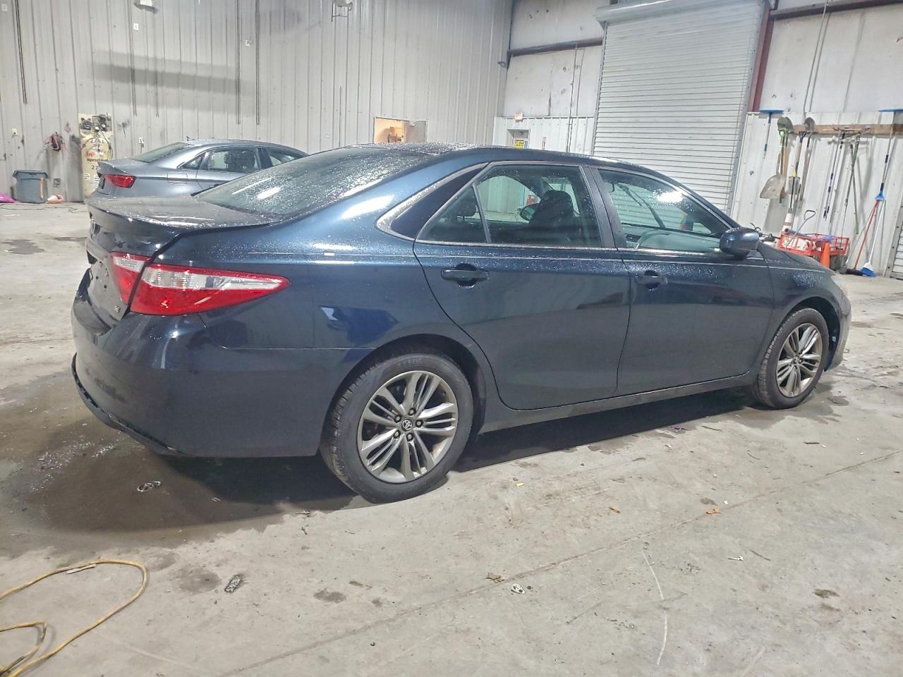 2016 TOYOTA CAMRY LE photo 3