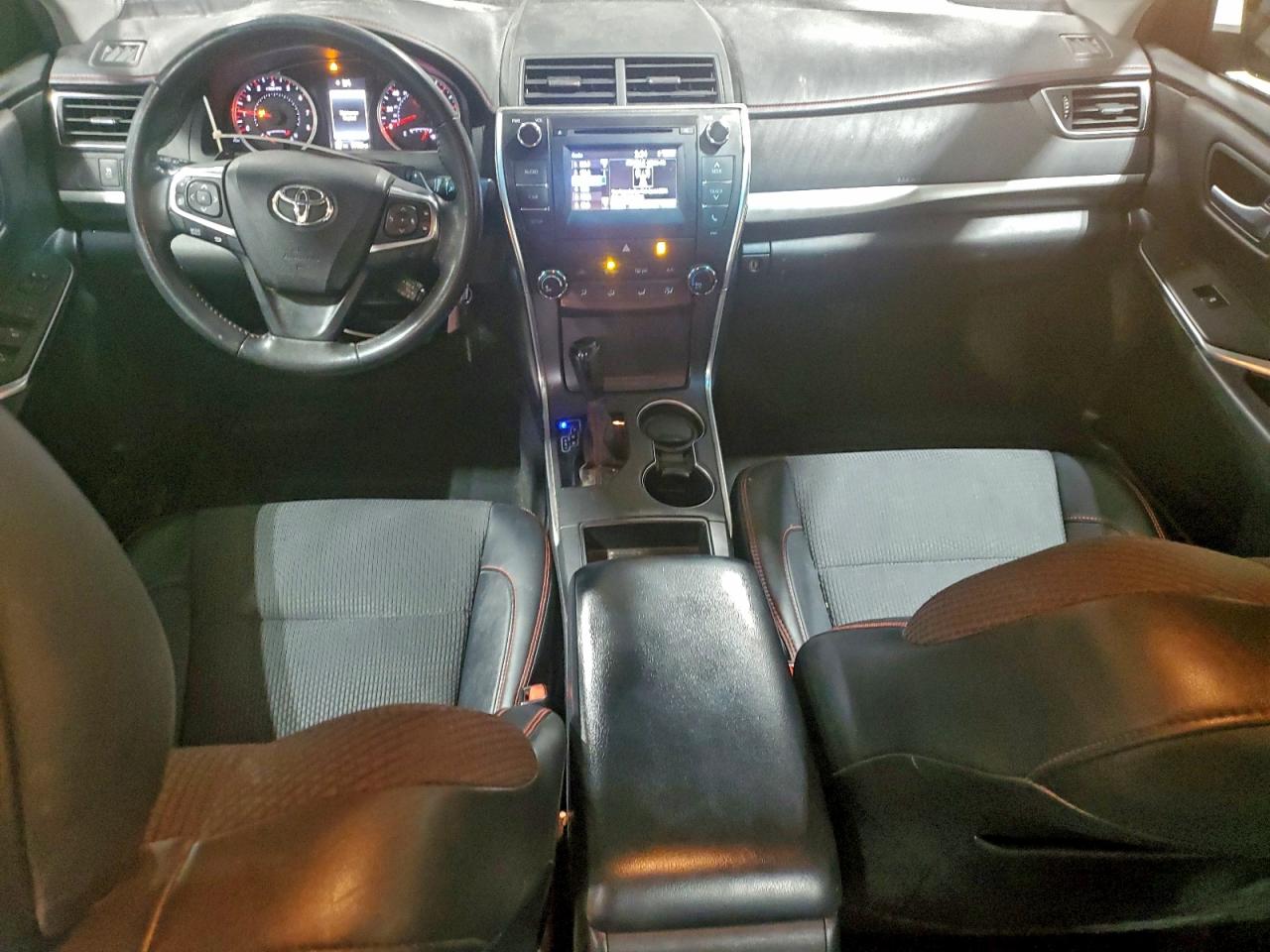 2016 TOYOTA CAMRY LE photo 8