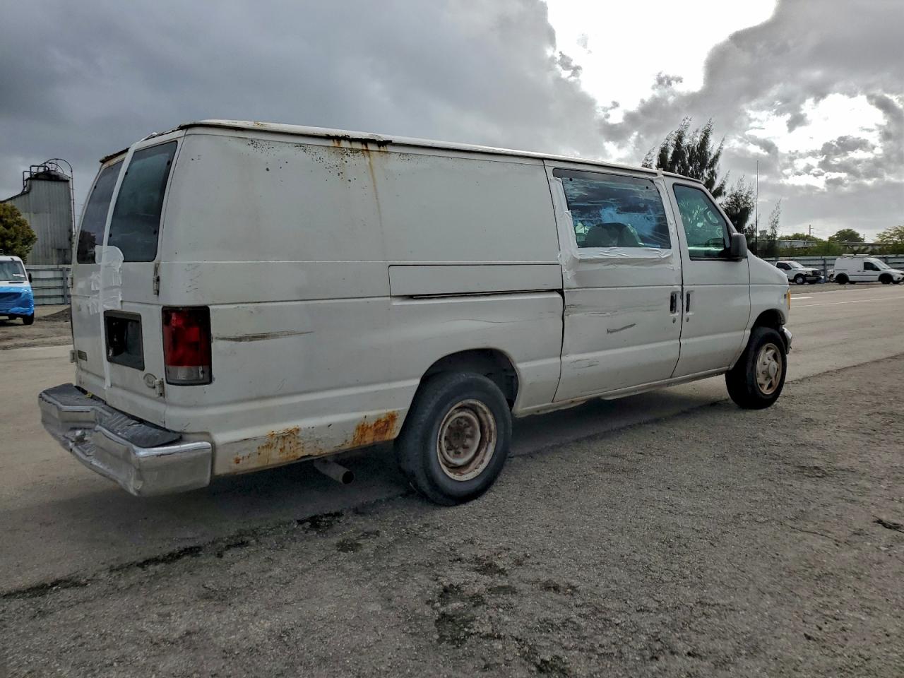 2002 FORD ECONOLINE E250 VAN photo 3