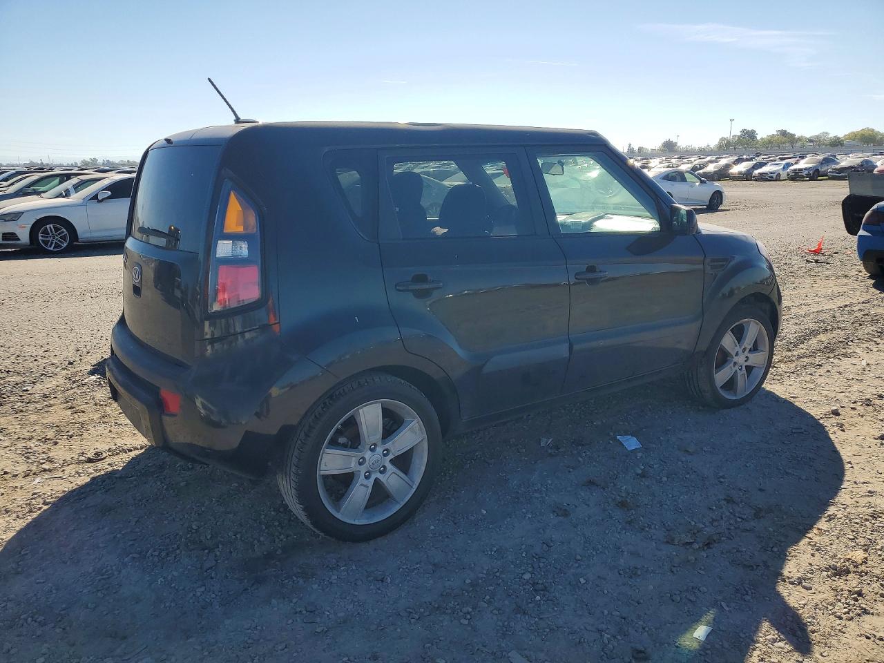 2011 KIA SOUL + photo 3