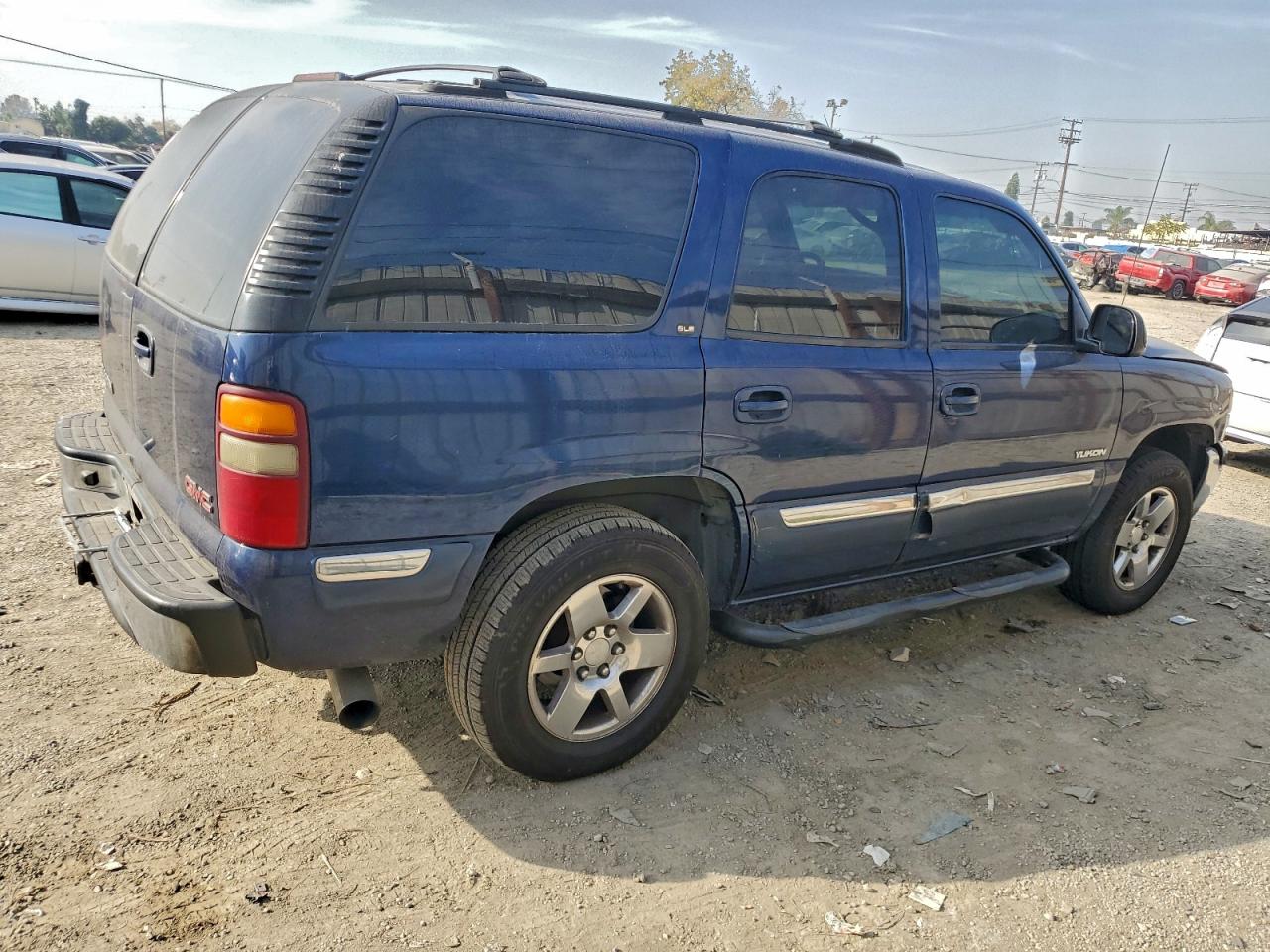 2002 GMC YUKON photo 3