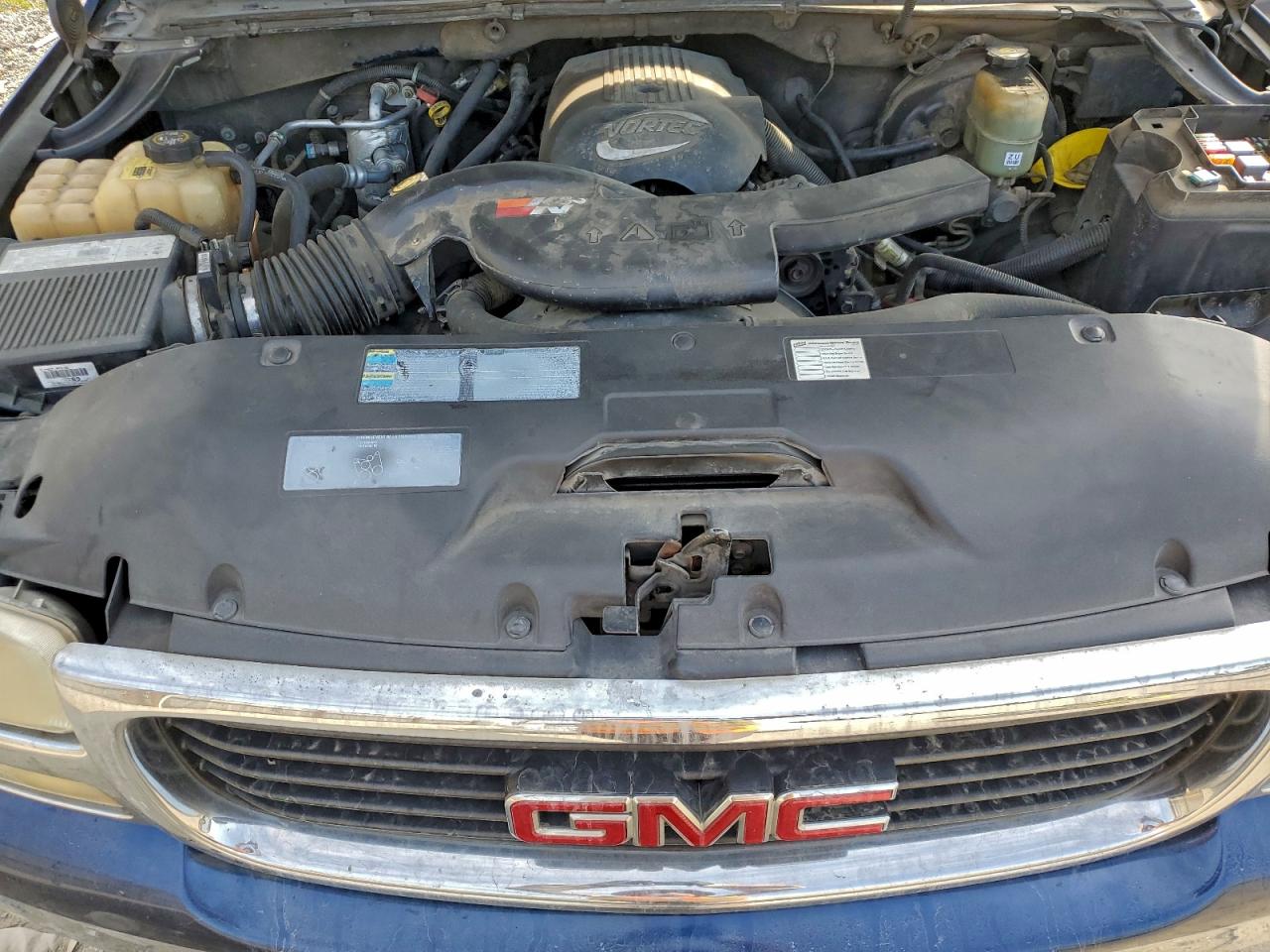 2002 GMC YUKON photo 12