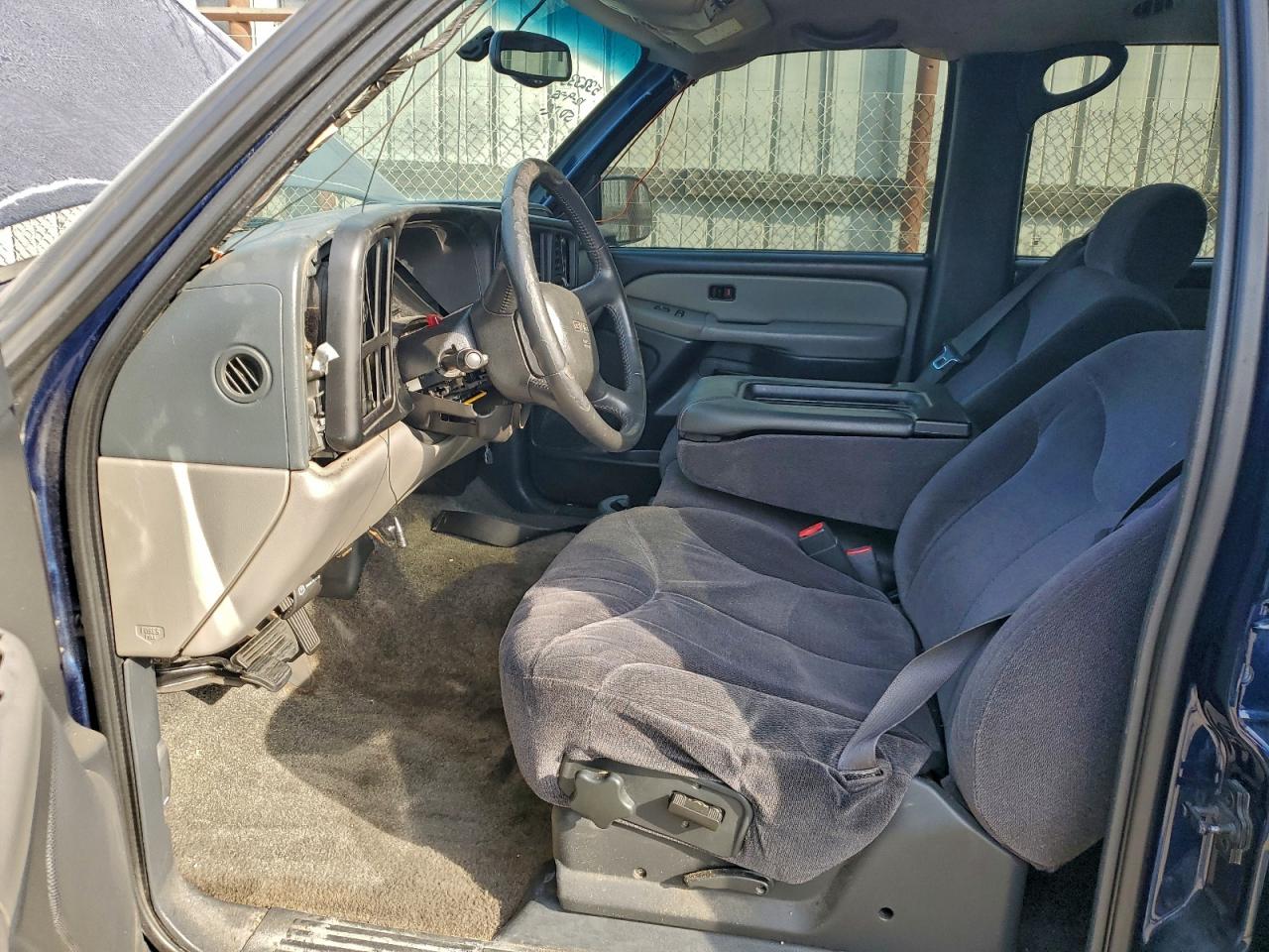 2002 GMC YUKON photo 7