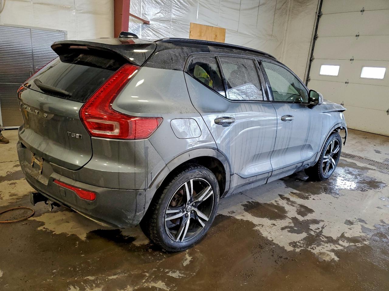 2019 VOLVO XC40 T5 R-DESIGN photo 3