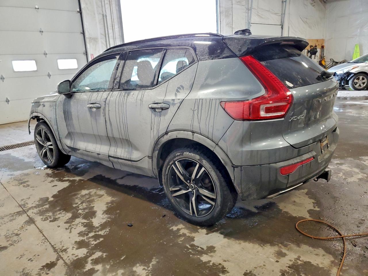 2019 VOLVO XC40 T5 R-DESIGN photo 2