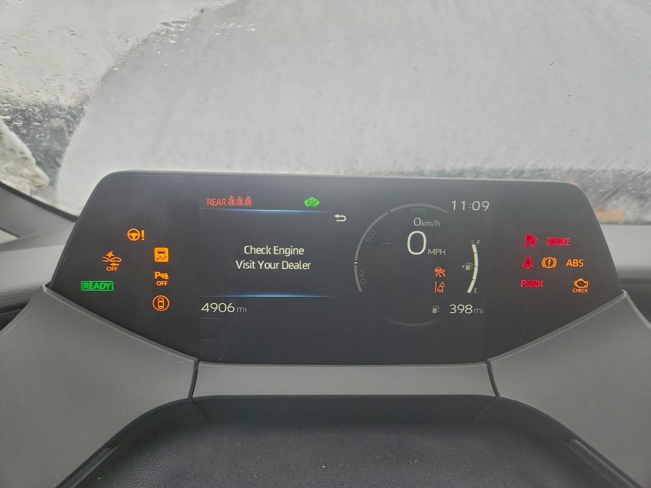 2025 TOYOTA PRIUS LE photo 9