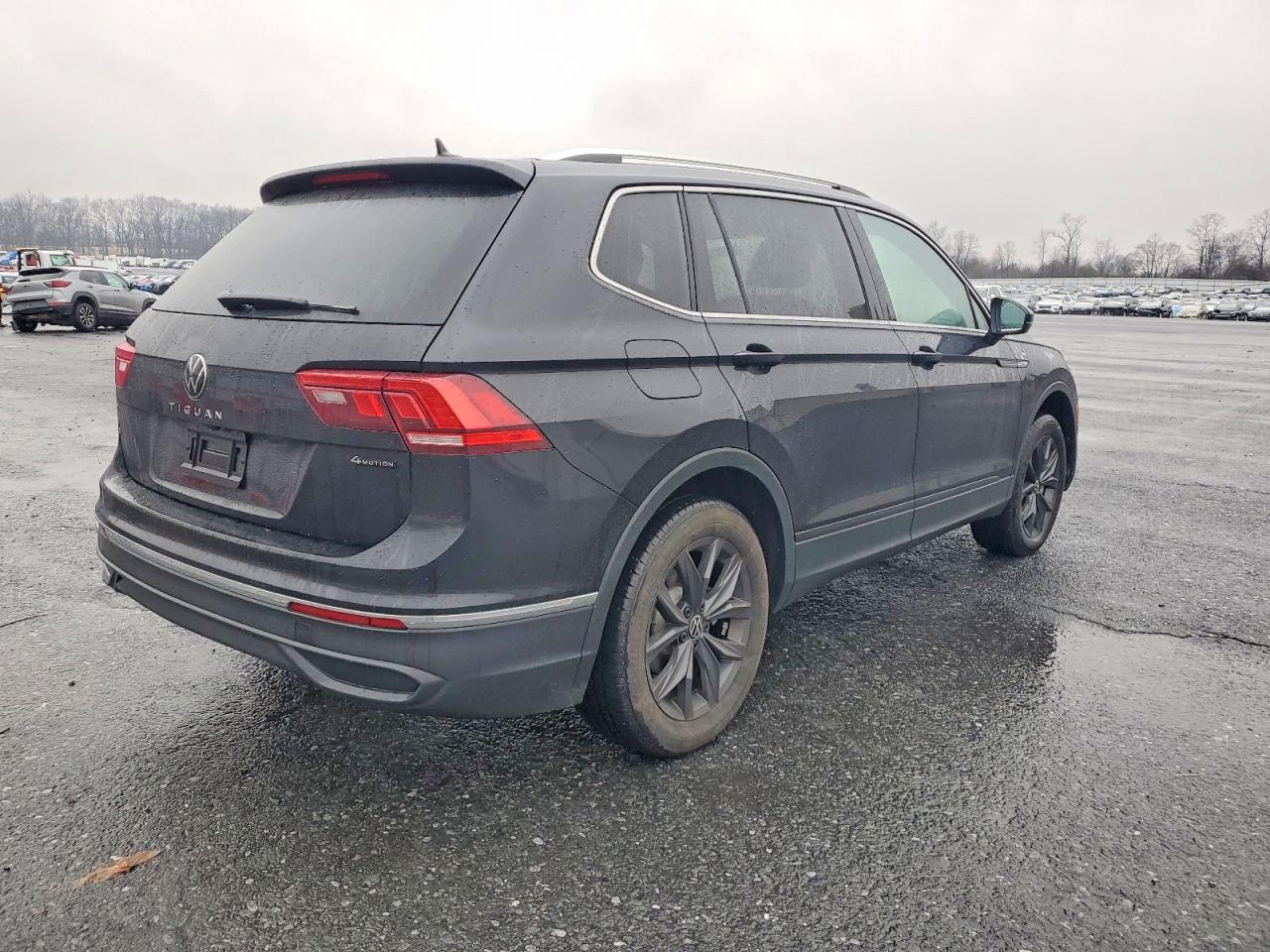 2024 VOLKSWAGEN TIGUAN SE photo 3