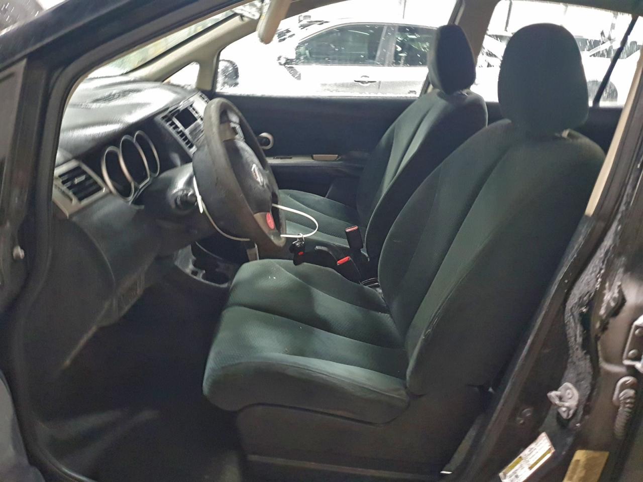 2011 NISSAN VERSA S photo 13