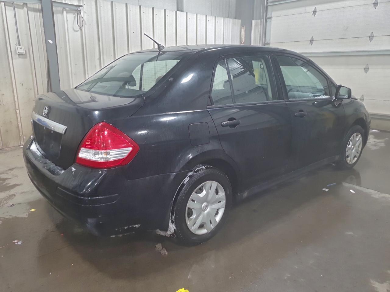 2011 NISSAN VERSA S photo 5