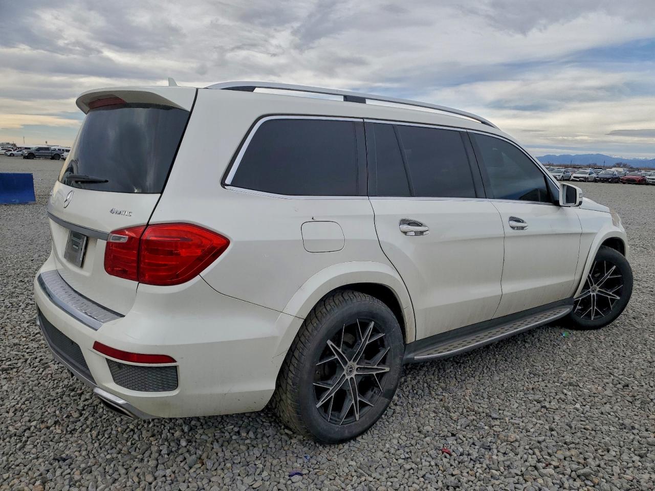 2014 MERCEDES-BENZ GL 550 4MATIC photo 3