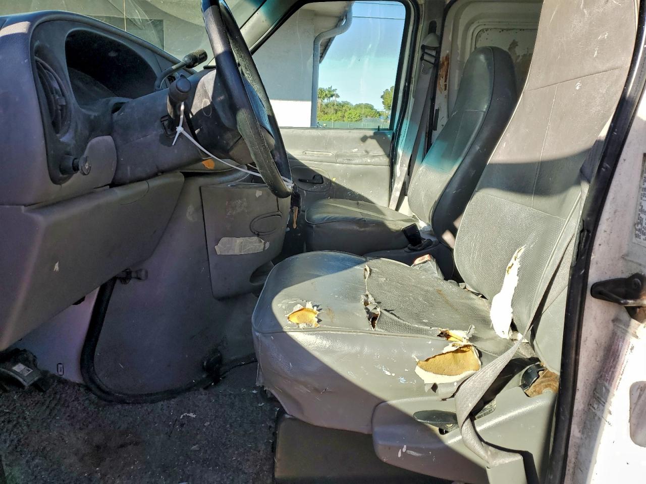 1998 FORD ECONOLINE E150 VAN photo 13