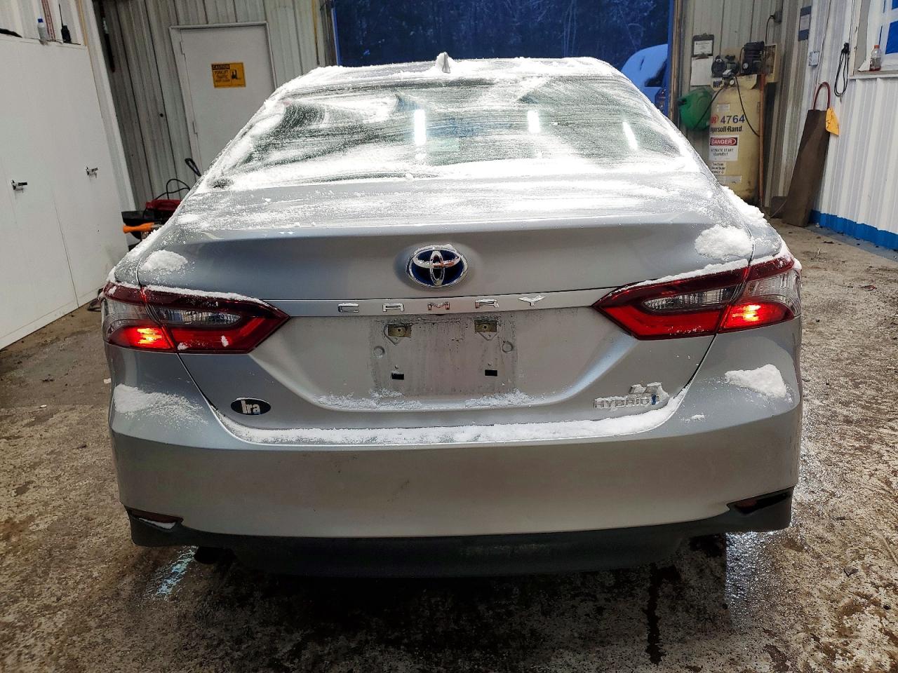 2021 TOYOTA CAMRY LE photo 6