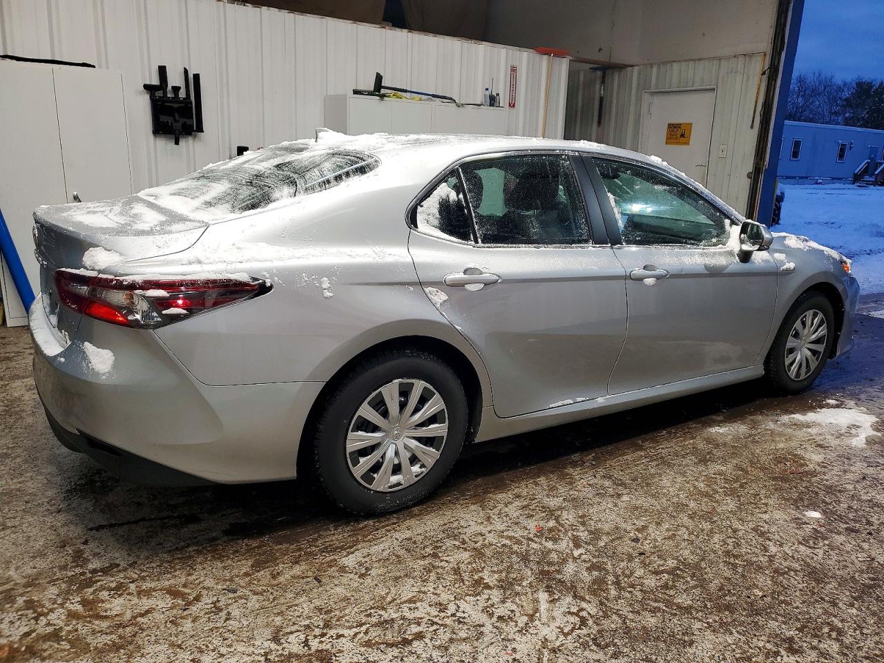 2021 TOYOTA CAMRY LE photo 3