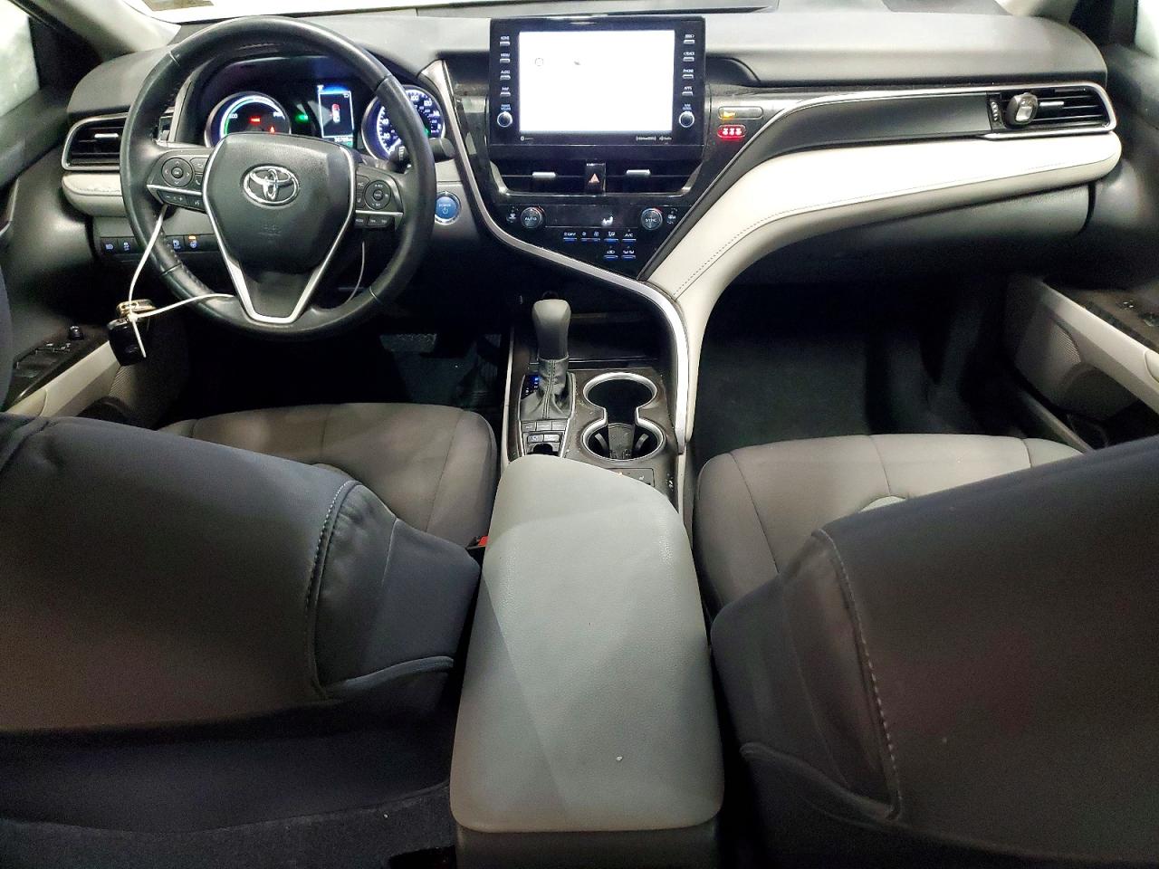 2021 TOYOTA CAMRY LE photo 8