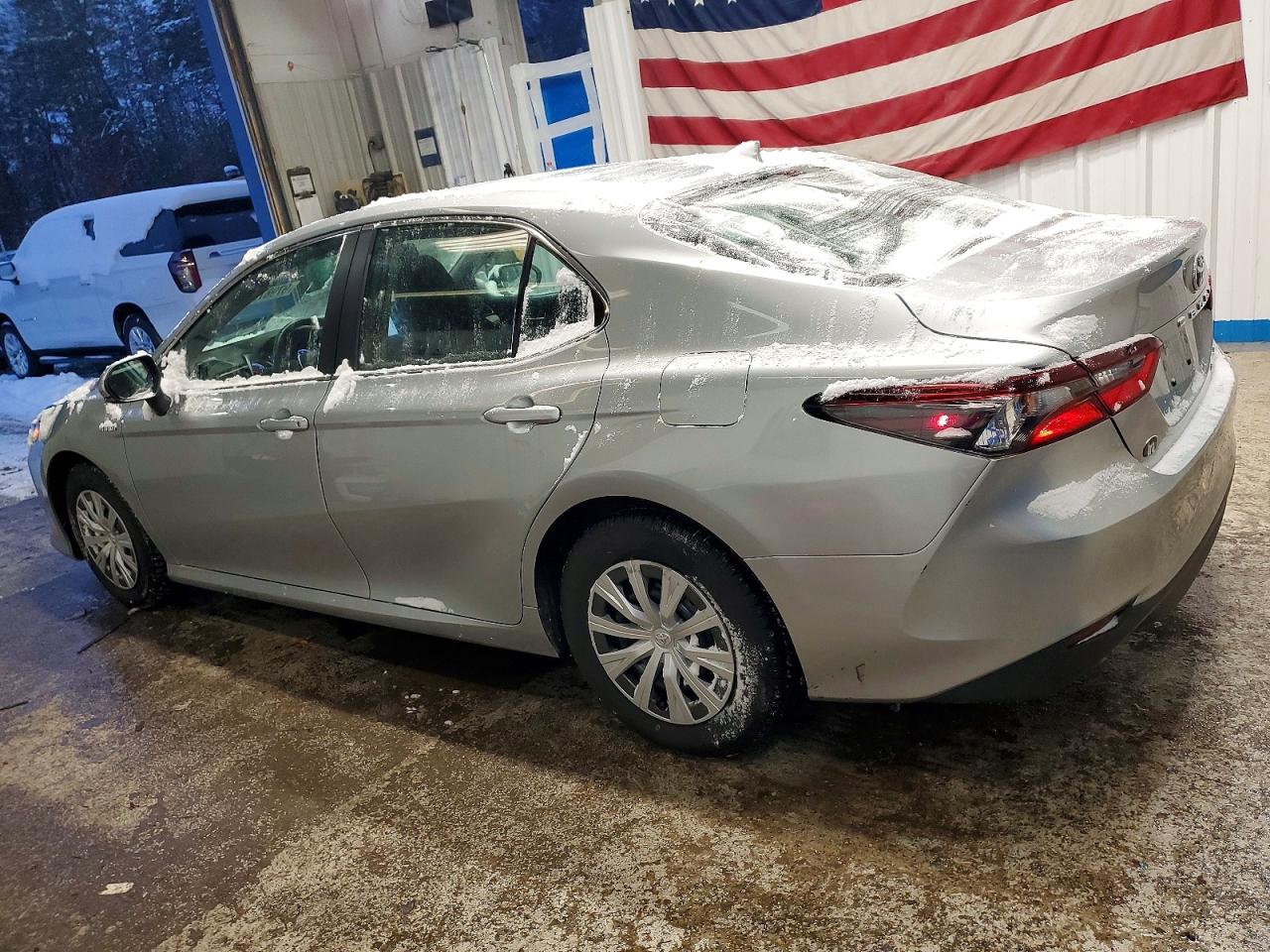 2021 TOYOTA CAMRY LE photo 2