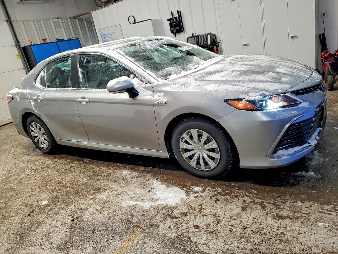2021 TOYOTA CAMRY LE photo 4