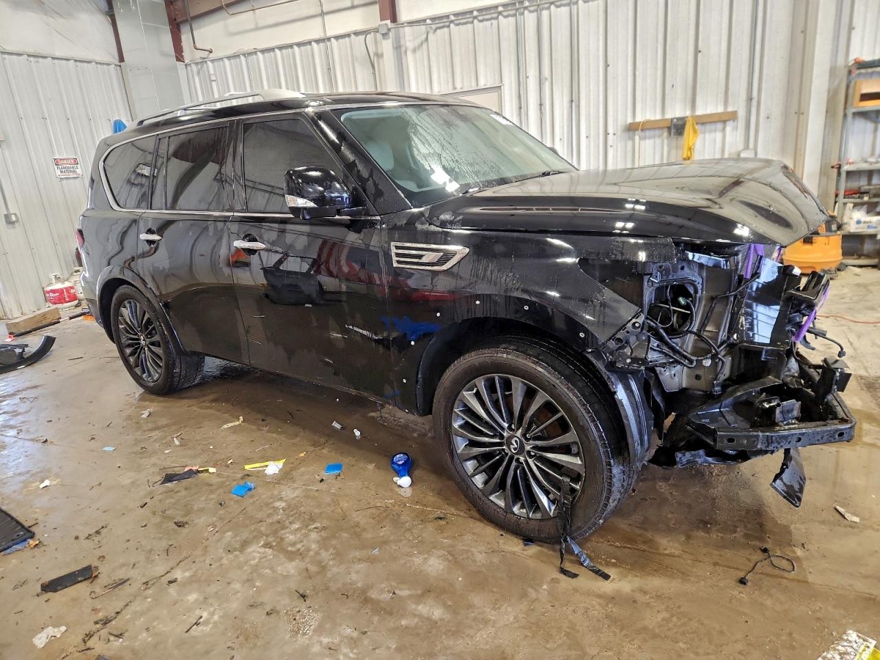 2021 INFINITI QX80 LUXE photo 4